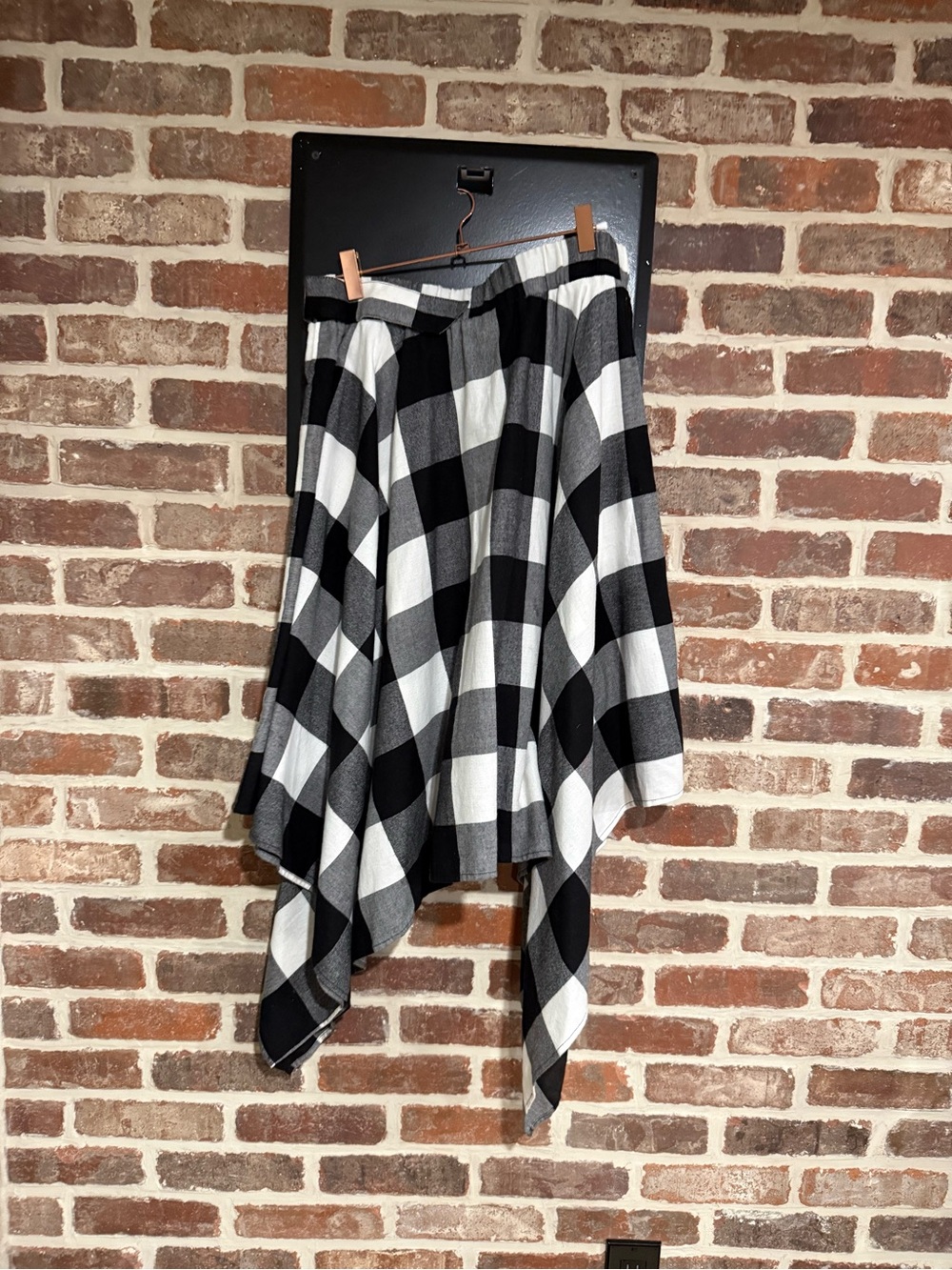Bar III Black and White Buffalo Check Asymmetrical Handkerchief Skirt - Picture 3 of 3